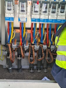 Laagspanning trafokast aansluiting - MT Kabel